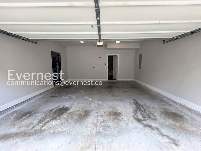 Building Photo - Luxury Living at its Finest: Stunning 3-Bedroom Townhouse in Townsend at Lenox Park / No Pets All...