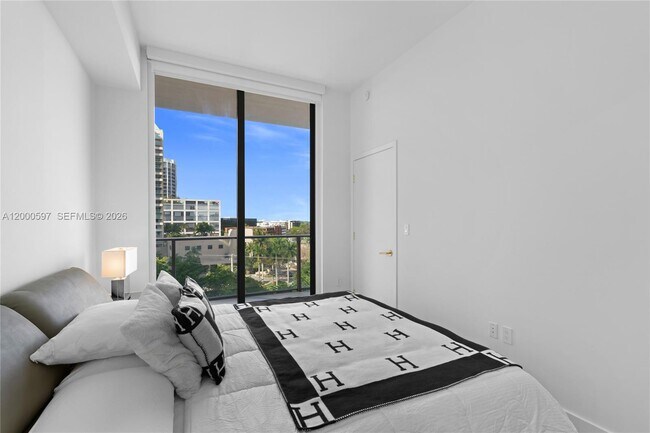 Building Photo - 2678 Tigertail Ave