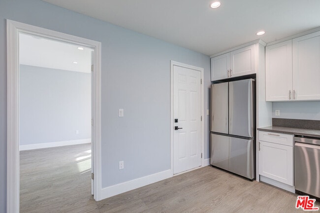 Building Photo - 355 Panama Ave