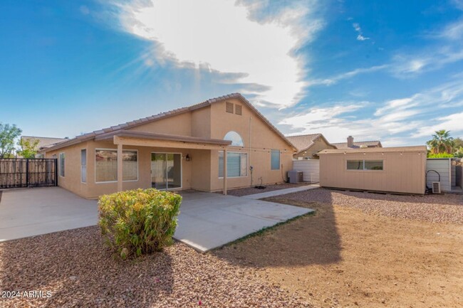 Building Photo - Absolutely Stunning Home in Peoria