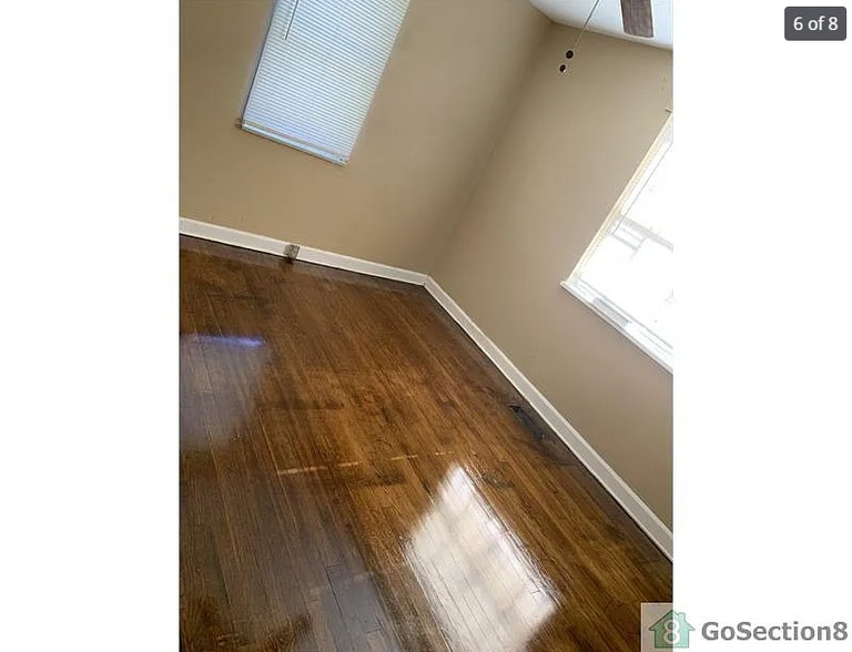 Building Photo - 624 40th Pl
