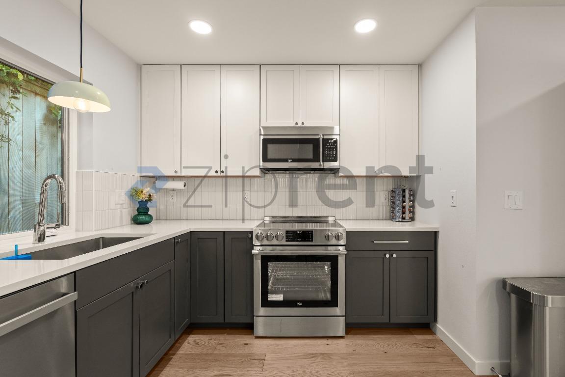Building Photo - Unit