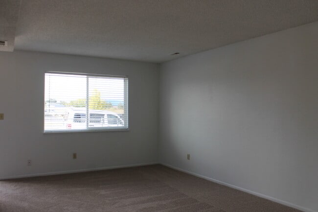 Building Photo - 6673 Provincial Dr