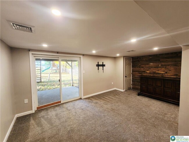 Building Photo - 241 Willow St