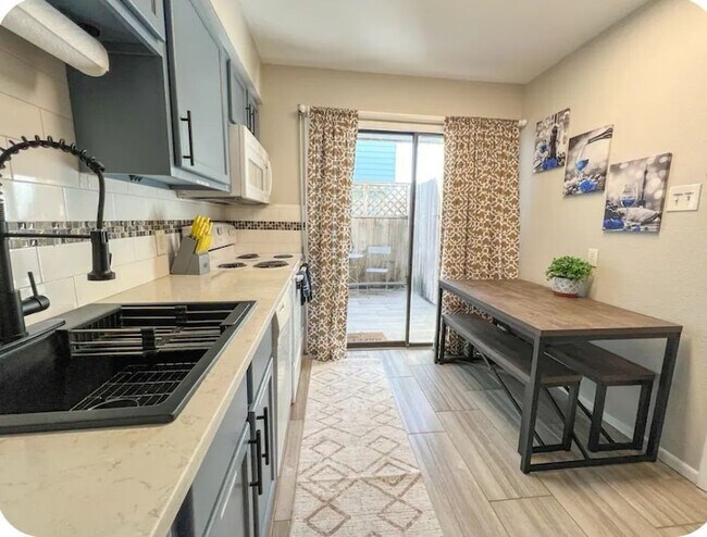 Building Photo - 14898 Granada Dr