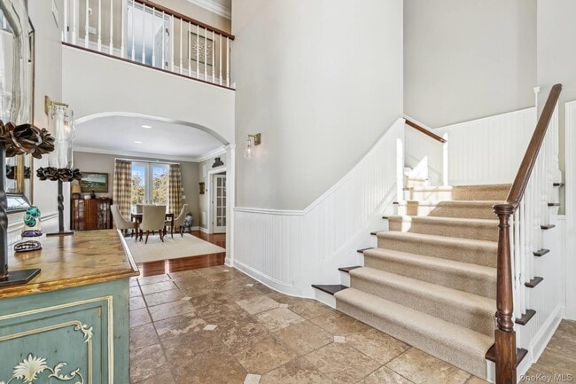 Building Photo - 23 Meadow Ln