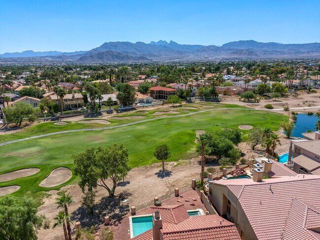 Building Photo - POOL HOME WITH LUSCIOUS GOLF COURSE & MAJE...