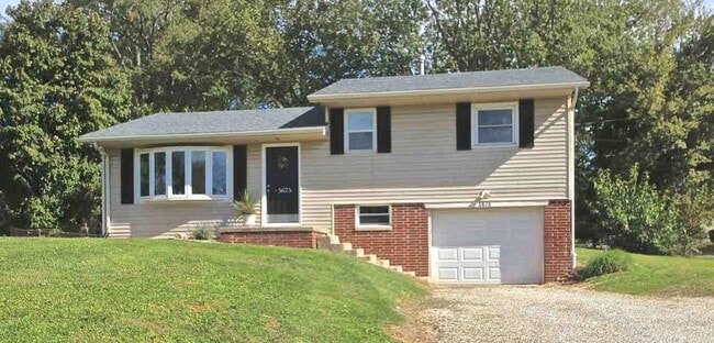 Primary Photo - 5675 S Fairfax Rd