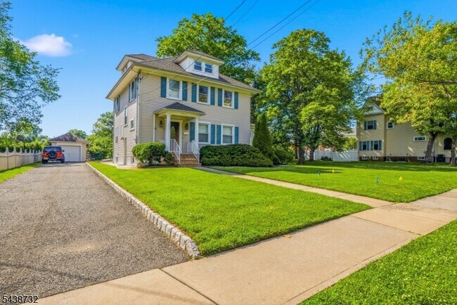 Building Photo - 306 Walnut Ave