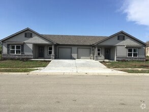 Building Photo - Single Level 2 Bed 1 Car Attached Villa in...