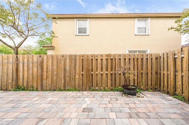Building Photo - 8741 NW 111th Ct