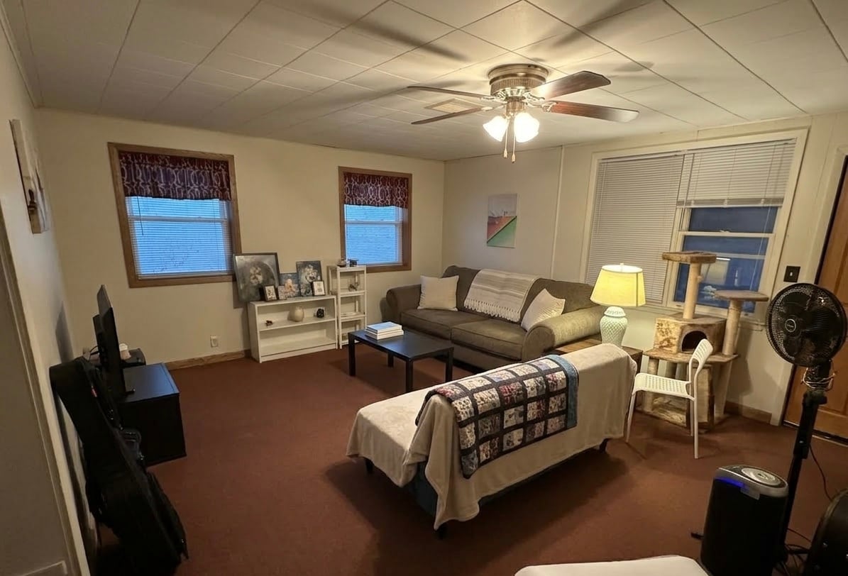 Living room - 3330 N Drake Ave