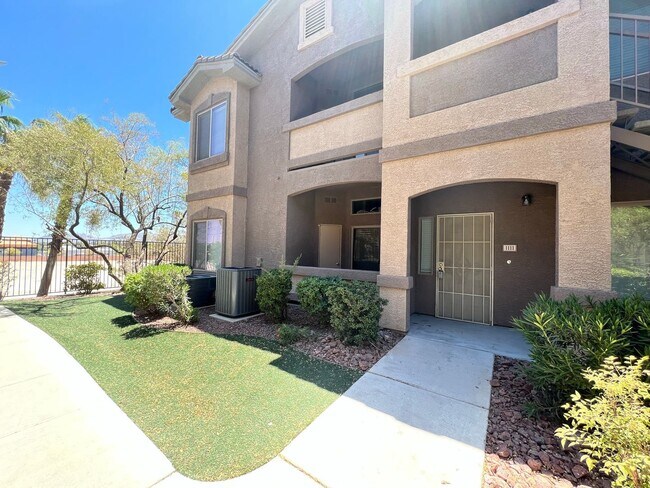 Building Photo - Gorgeous 3 Bedroom, 2 Bath in Silverado Ranch