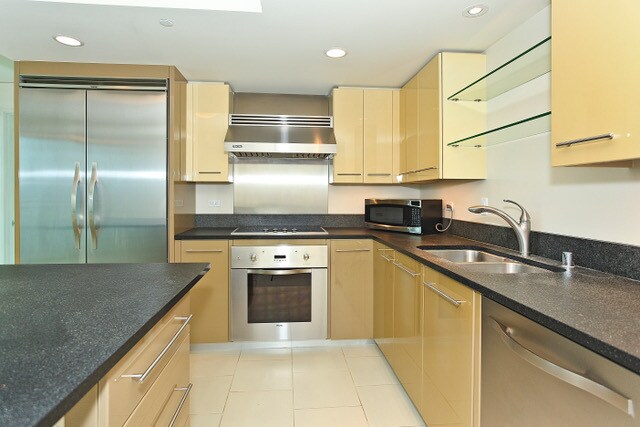 Building Photo - Downtown Luxury! Convenient Location!