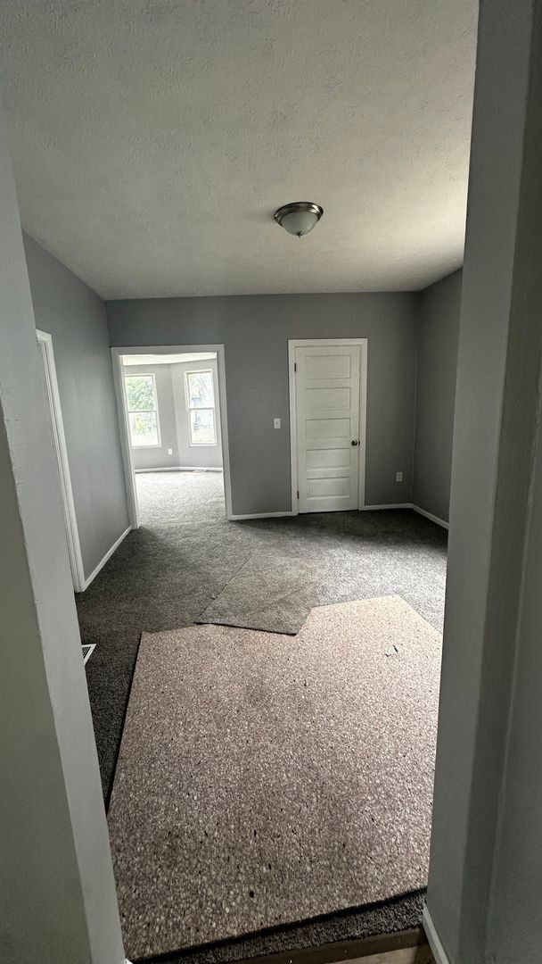 Building Photo - 3 Bedroom Home