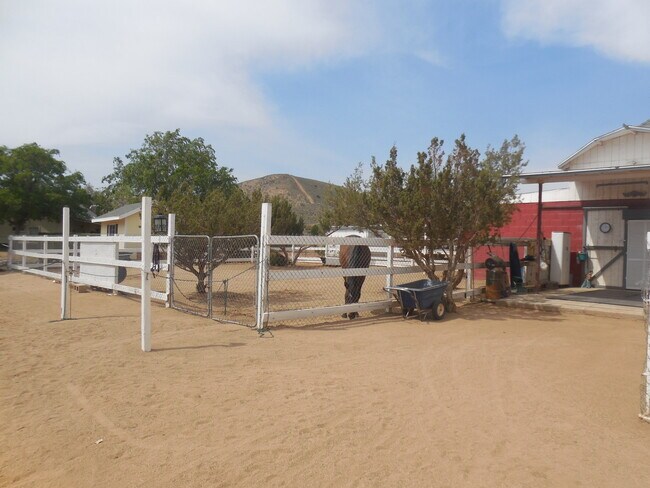 Building Photo - 32923 Tindall Ave