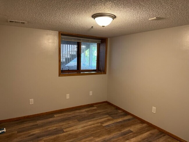 Building Photo - Updated 4 Bedroom Split-Level Home – Available June 1