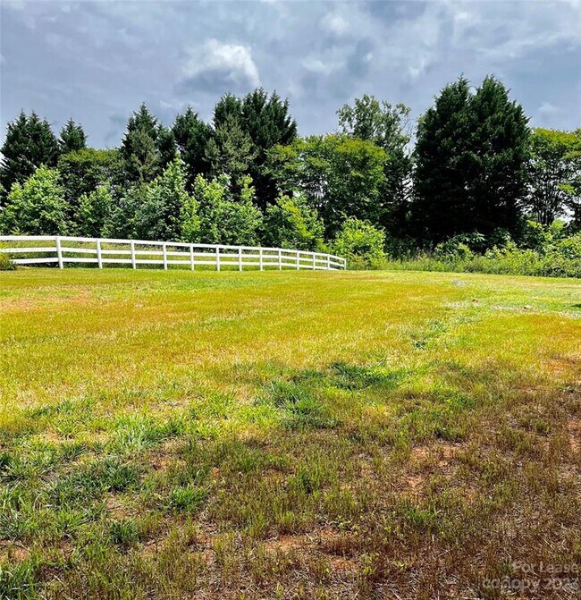 Building Photo - 162 Birtwick Rd