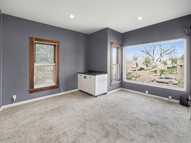 Building Photo - 6801 Lexington Ave