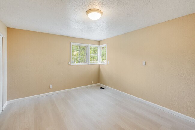 Building Photo - Beautiful 3 Bed, 1.5 Bath Rental Home in G...