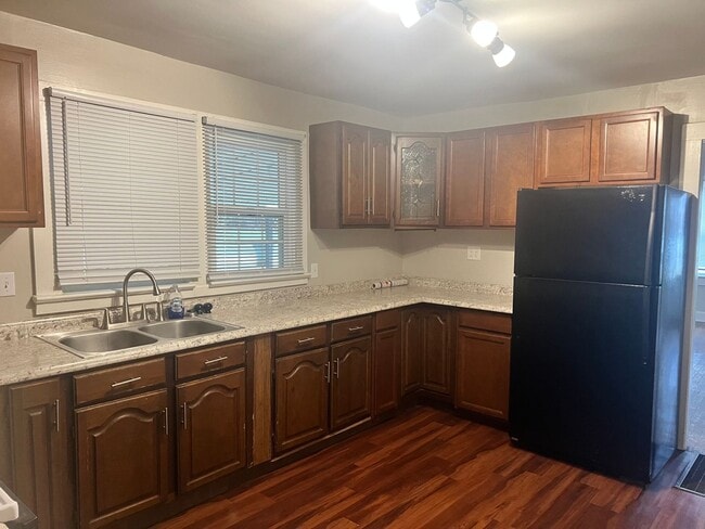 Building Photo - 3 bed 1.5 bath rental home in Florence! 1 ...