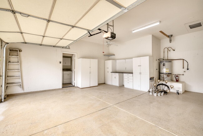 Building Photo - 53740 Avenida Navarro