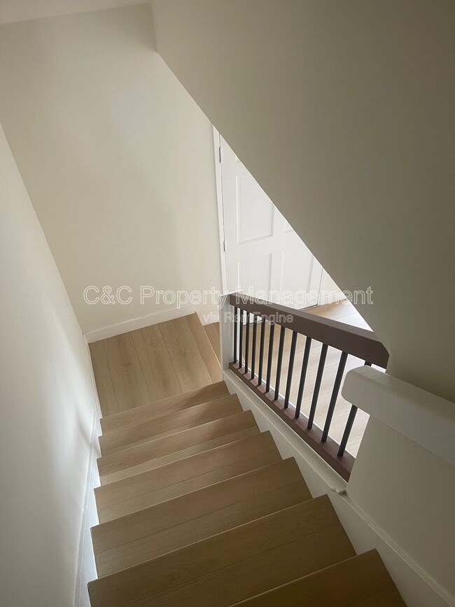 Building Photo - 2061 S Magnolia Ave