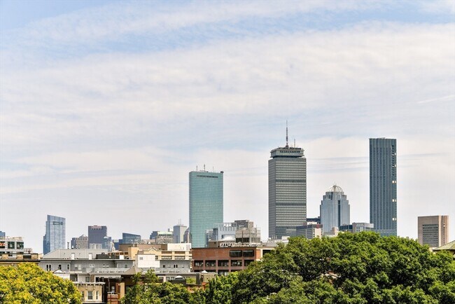 Building Photo - 1011 Beacon St
