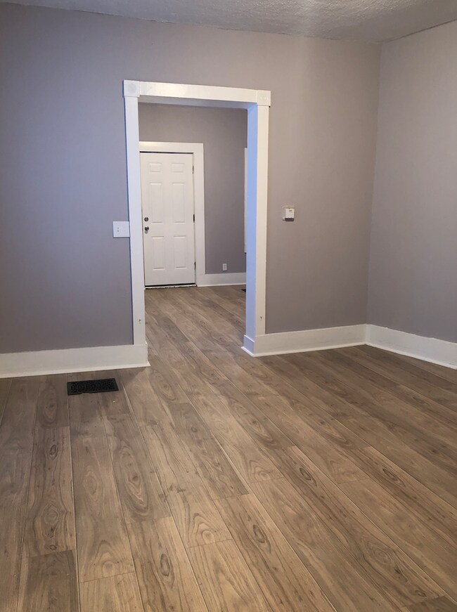 Building Photo - 347 Maple Blvd
