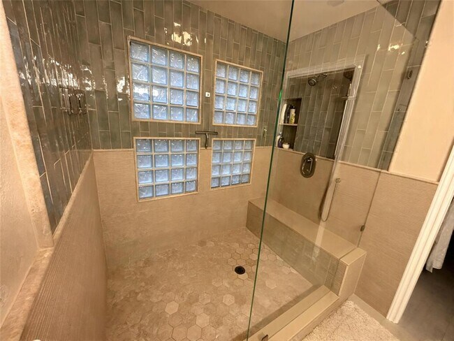 Building Photo - 9007 Spring Lake Dr