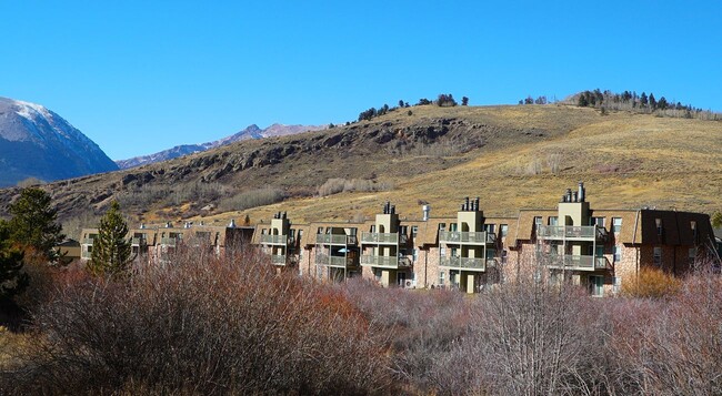 Building Photo - Straight Creek Apartments