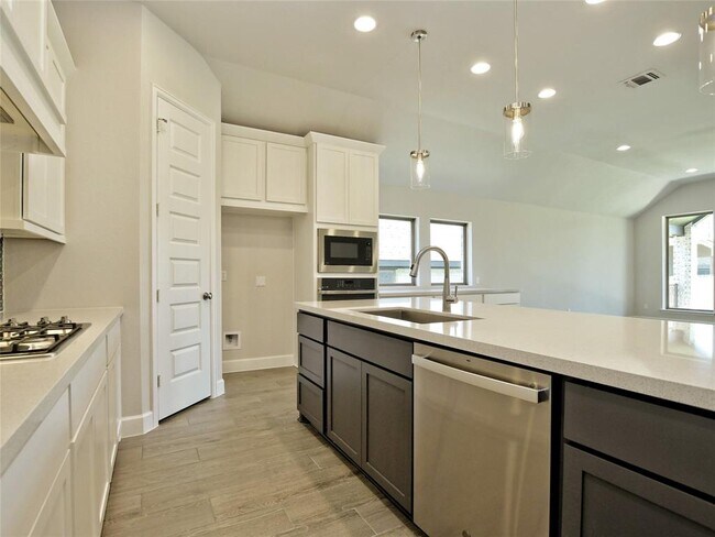Building Photo - 612 Jefferson Dr