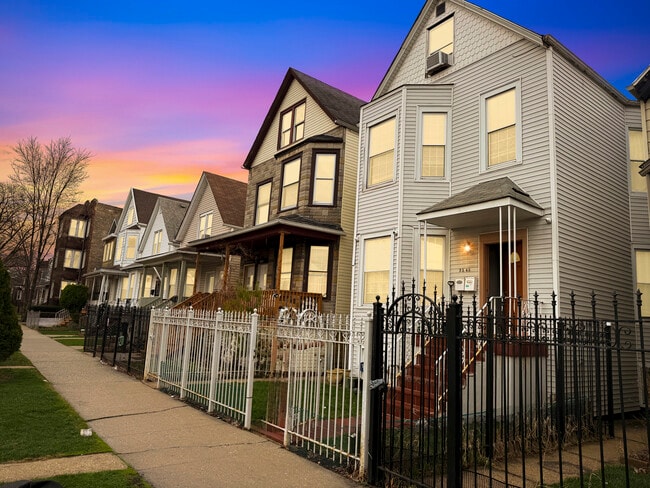 Building Photo - 2340 N Tripp Ave