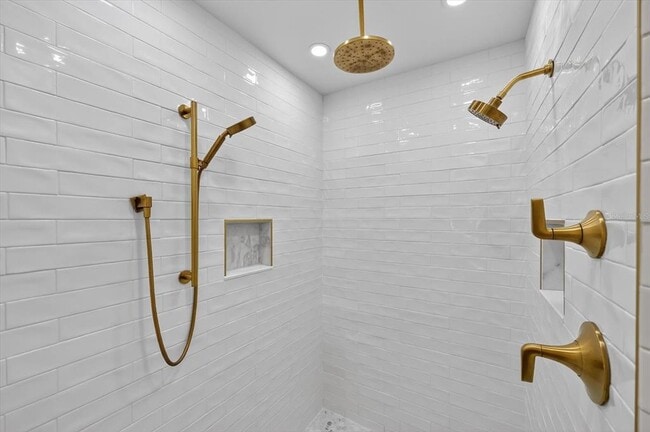 Building Photo - 235 10th Ave NE