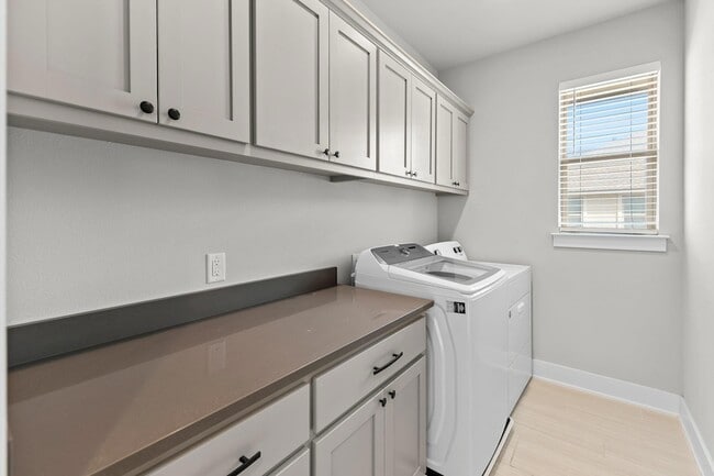 Building Photo - 13800 Lyndhurst St