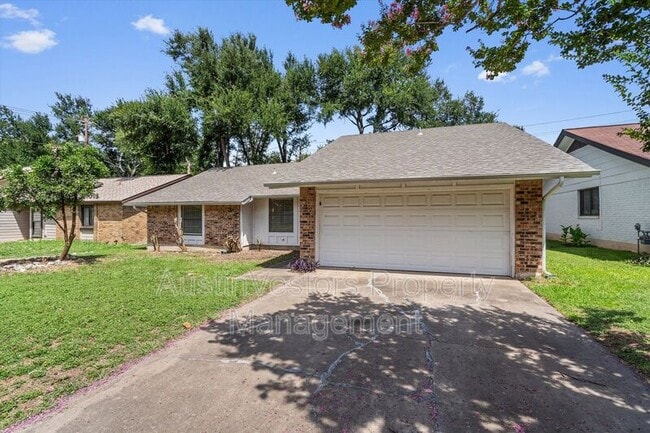 Building Photo - 10057 Woodland Village Dr