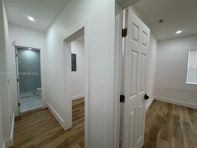 Building Photo - 4028 SW 11th St