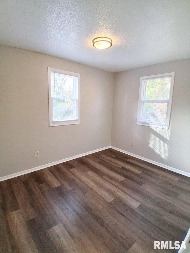 Building Photo - 5812 W Farmington Rd