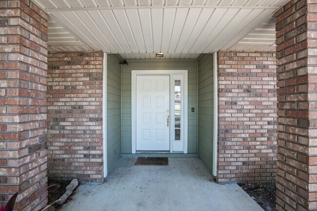 Building Photo - Great Rental in The Valley!