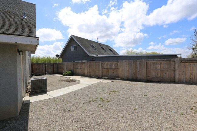 Building Photo - 1613 Fig Ave