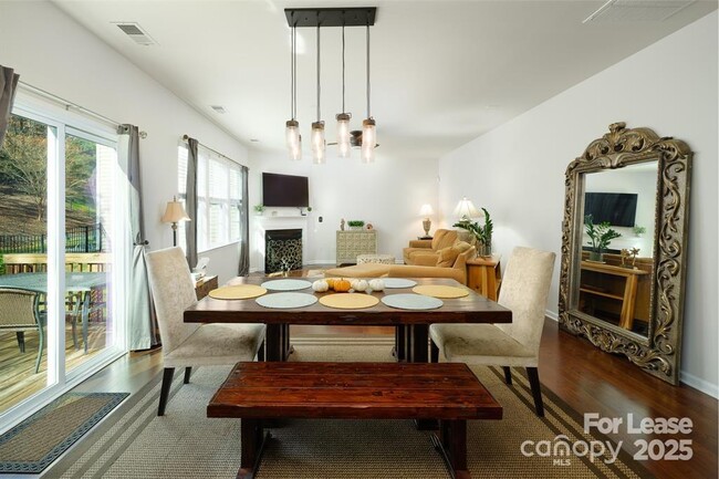 Building Photo - 10745 Sapphire Trail