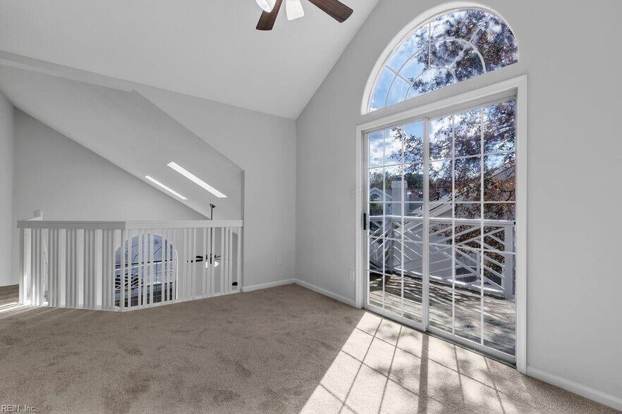 3rd floor loft (with balcony #2) - 459 Seahorse Run