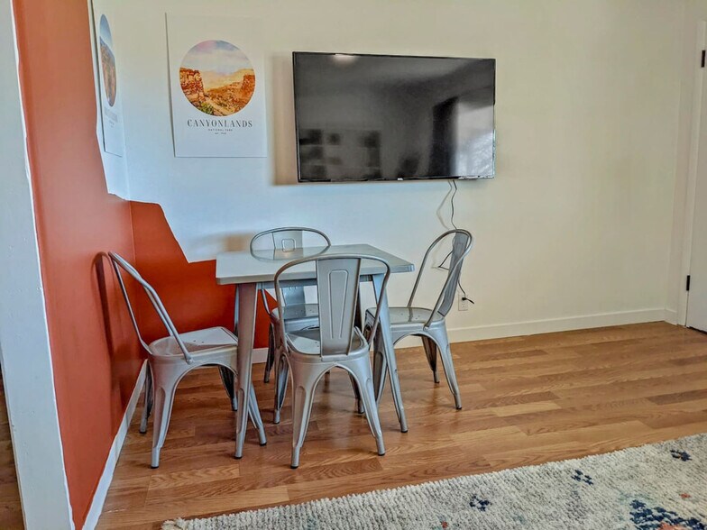 Building Photo - 170 E 100 N