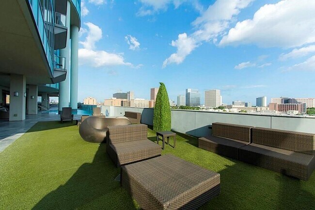 Building Photo - 1600 Post Oak Blvd