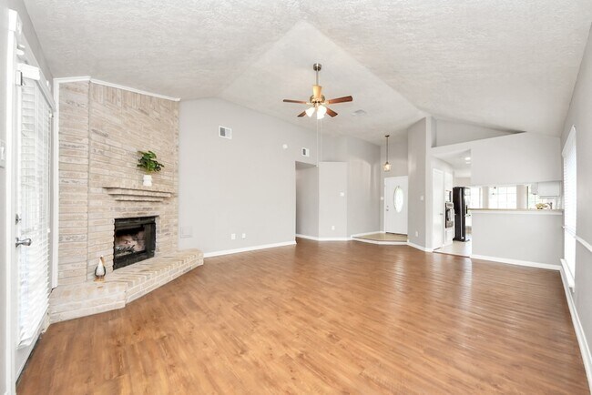 Building Photo - 15739 Oak Mountain Dr
