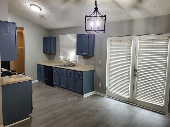 Building Photo - 317 Peachtree Dr