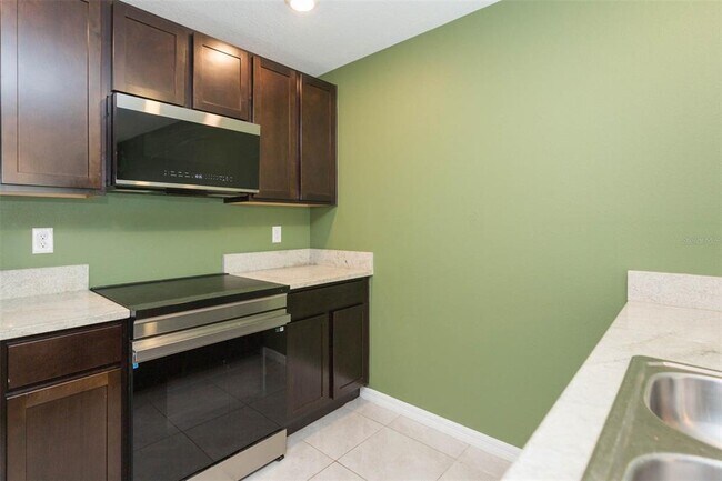 Building Photo - 5358 Woodridge Ln