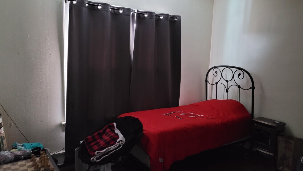 Building Photo - 3037 N. Downer Ave