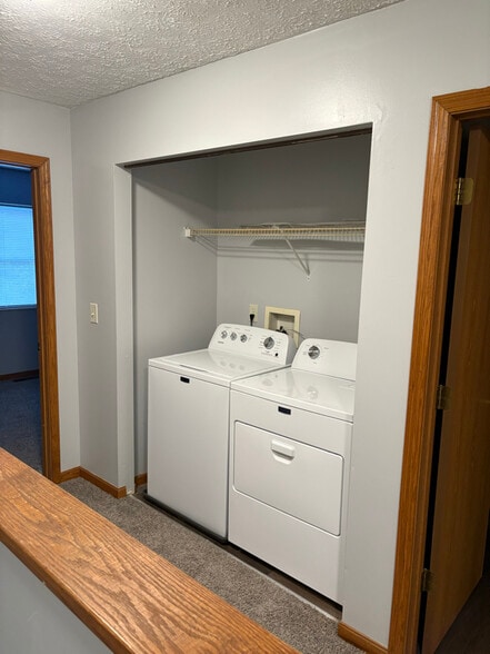 Building Photo - 1112 1/2 Hocking Rd