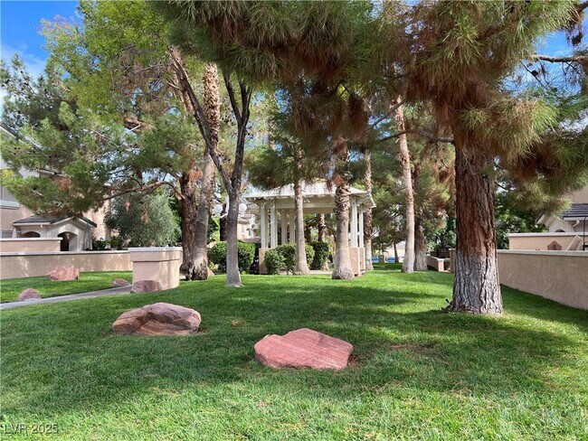 Building Photo - 910 Elegant Coral Ave